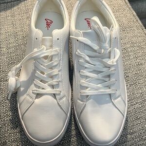 Clsc men’s white sneakers NEW
